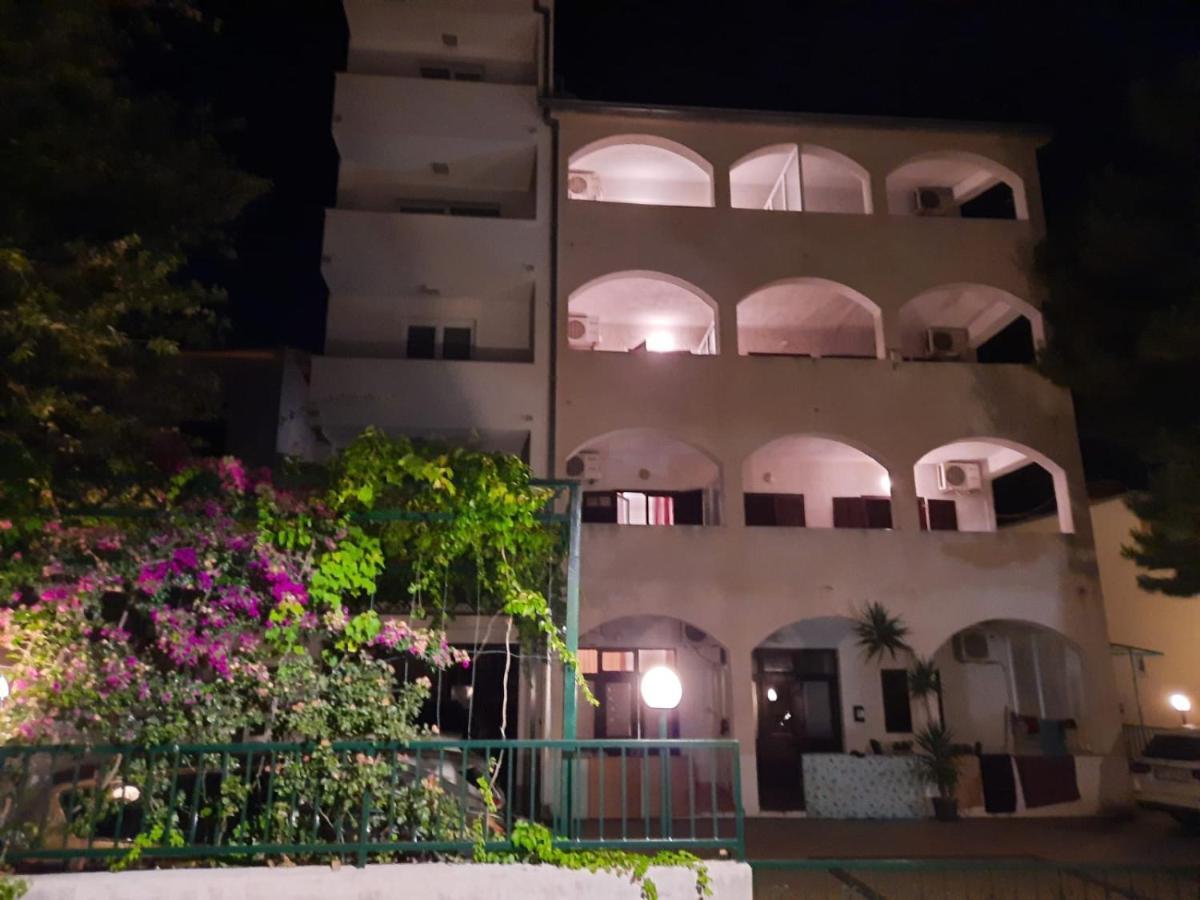 Apartmani R&B Radalj Макарска Экстерьер фото