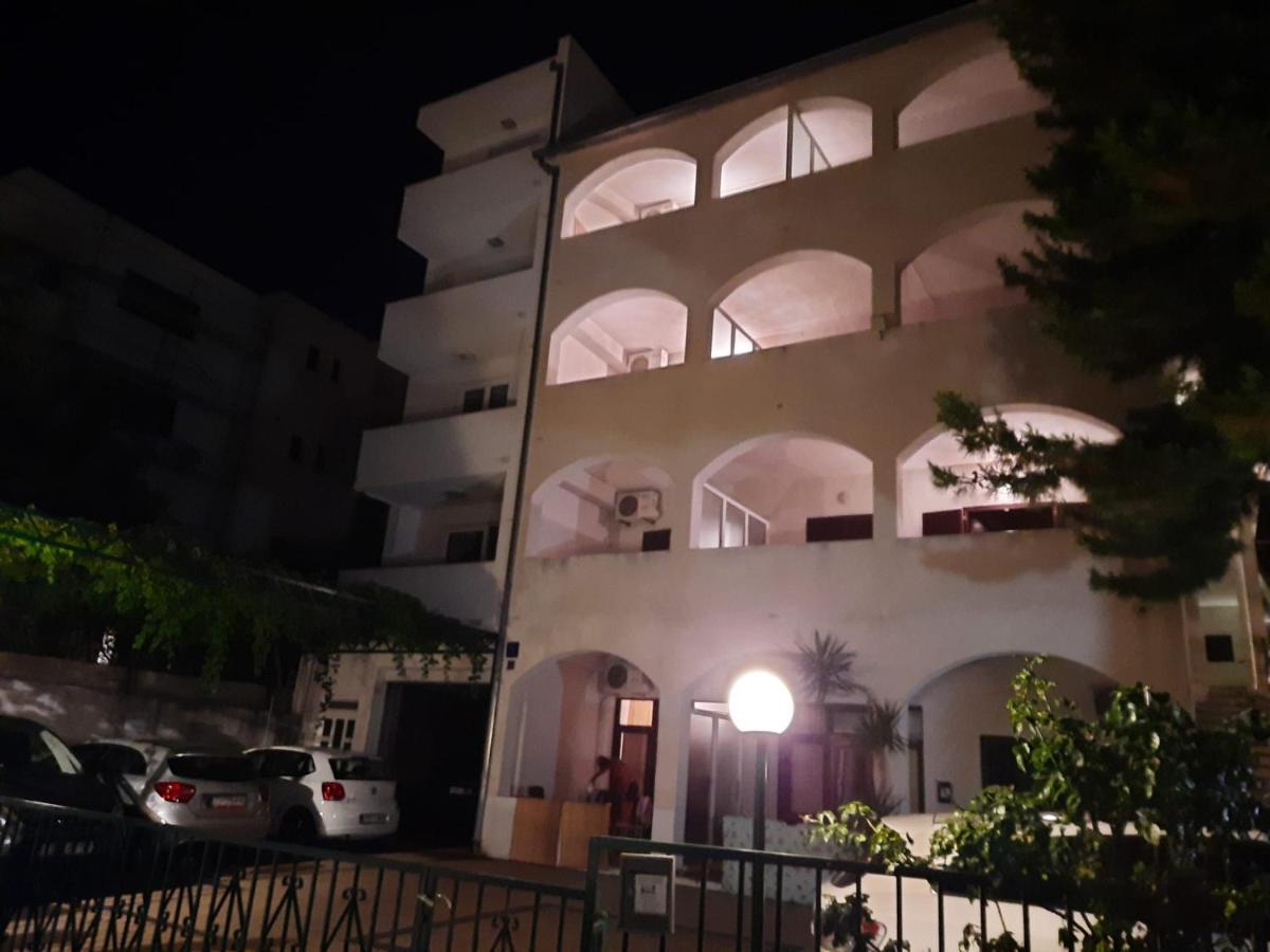 Apartmani R&B Radalj Макарска Экстерьер фото